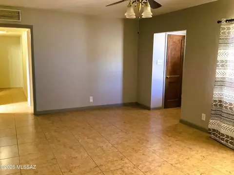 Living - 300 N Bowie Ave, Willcox, AZ 85643 photo 5 of 6