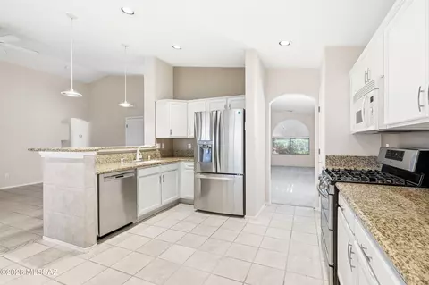 Kitchen - 8859 E Maxwell Dr, Tucson, AZ 85747 photo 5 of 6
