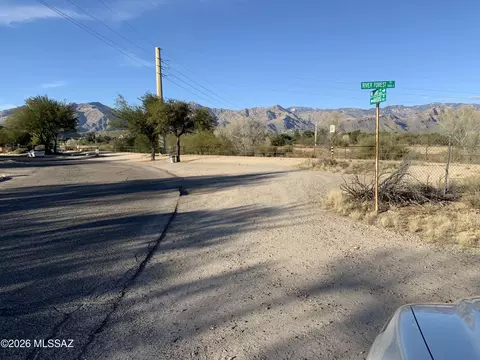 7747 E River Forest Pl, Tucson, AZ 85715