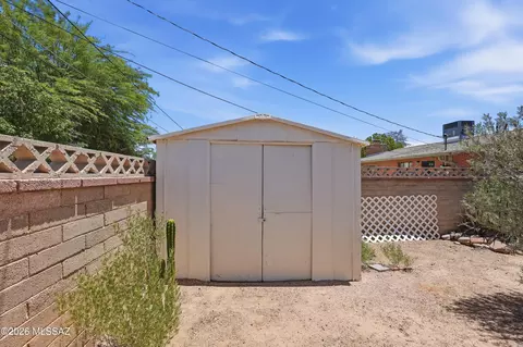 Exterior - 5951 Eli St, Tucson, AZ 85711 photo 4 of 7