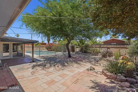 Exterior - 5951 Eli St, Tucson, AZ 85711 photo 5 of 7