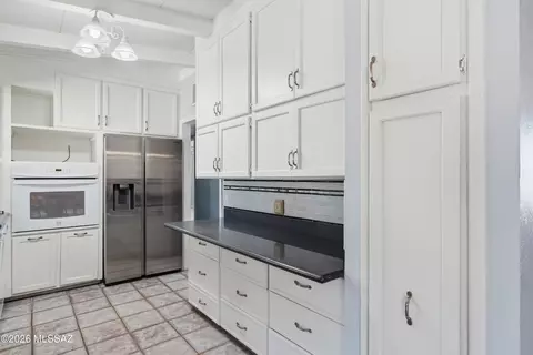 Kitchen - 5951 Eli St, Tucson, AZ 85711 photo 3 of 5