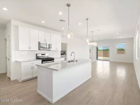 5176 W Bowen House Rd, Tucson, AZ 85757