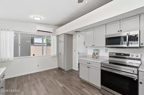 Kitchen - 8812 E Mcclellan St, Tucson, AZ 85710 photo 3 of 6