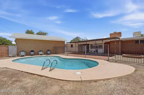 Exterior - 8812 E Mcclellan St, Tucson, AZ 85710 photo 2 of 10