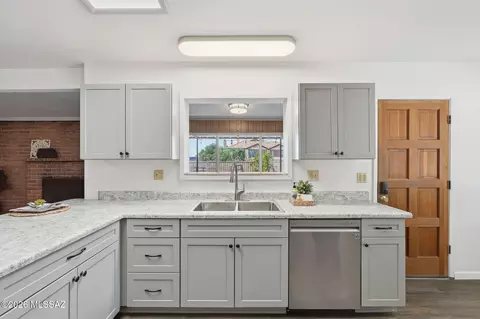 Kitchen - 8812 E Mcclellan St, Tucson, AZ 85710 photo 5 of 6