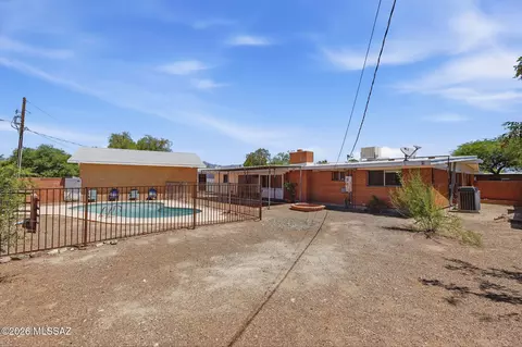 Exterior - 8812 E Mcclellan St, Tucson, AZ 85710 photo 8 of 10