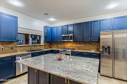 Kitchen - 3703 E Capriole Pl, Tucson, AZ 85739 photo 3 of 7