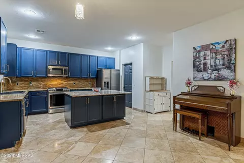 Kitchen - 3703 E Capriole Pl, Tucson, AZ 85739 photo 2 of 7