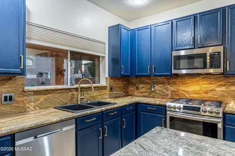 Kitchen - 3703 E Capriole Pl, Tucson, AZ 85739 photo 5 of 7