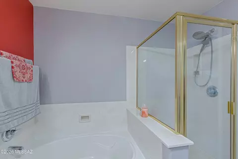 Bath - 3703 E Capriole Pl, Tucson, AZ 85739 photo 3 of 4