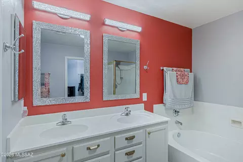 Bath - 3703 E Capriole Pl, Tucson, AZ 85739 photo 2 of 4