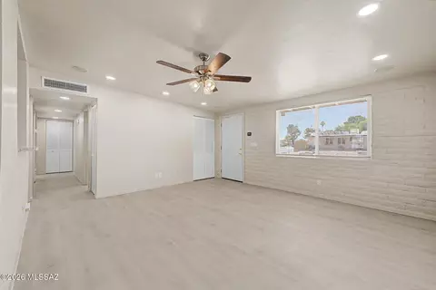 7841 E Longleaf Pl, Tucson, AZ 85730 photo 5