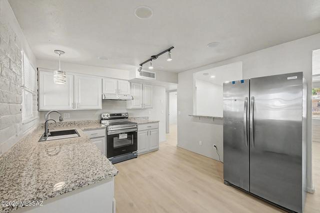 7841 E Longleaf Pl, Tucson, AZ 85730