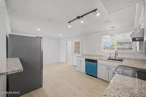 7841 E Longleaf Pl, Tucson, AZ 85730 photo 3