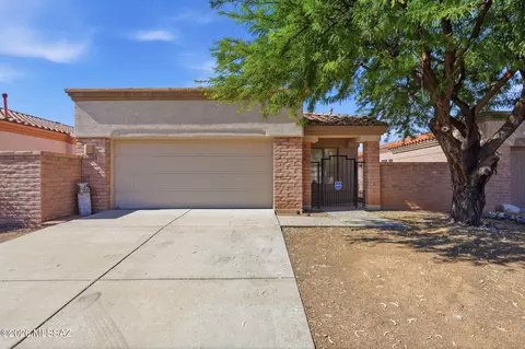 2001 W Amblemorn Dr, Green Valley, AZ 85622