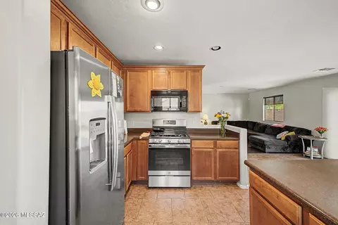 Kitchen - 736 S Porter Routh Pl, Vail, AZ 85641 photo 2 of 3