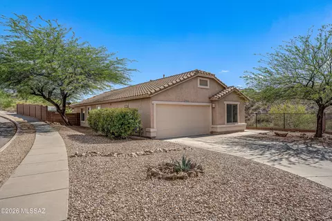 10790 S April Spring Pl, Vail, AZ 85641