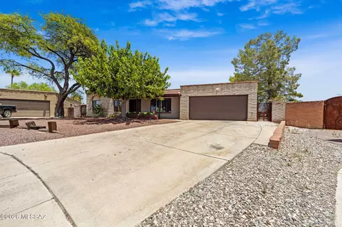 9262 E Roberto St, Tucson, AZ 85710