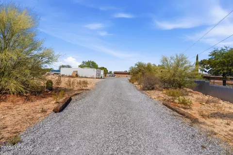 725 S Gollob Rd, Tucson, AZ 85710