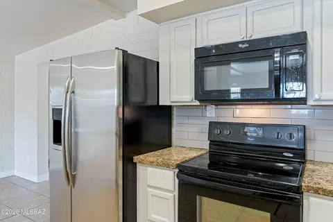 Kitchen - 5933 E 34th St, Tucson, AZ 85711 photo 4 of 4