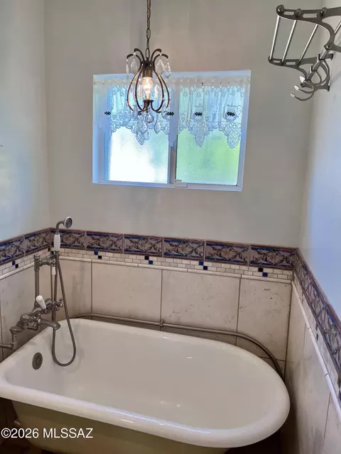 Bath - 4540 E 8th St, Tucson, AZ 85711 photo 9 of 9