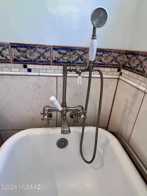 Bath - 4540 E 8th St, Tucson, AZ 85711 photo 7 of 9