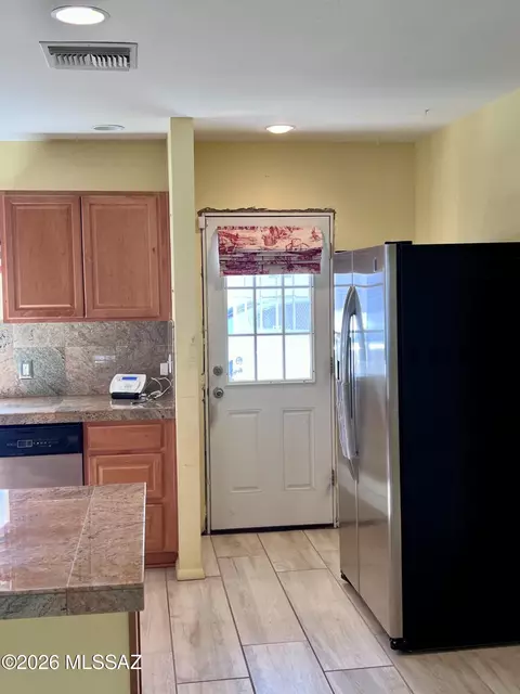 Kitchen - 4540 E 8th St, Tucson, AZ 85711 photo 5 of 7