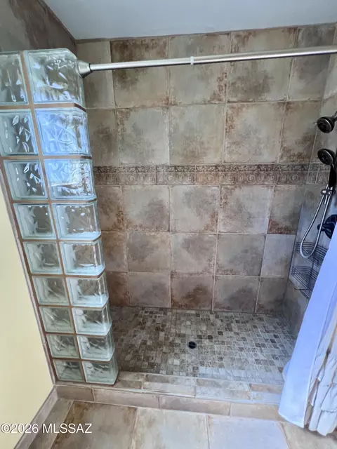 Bath - 4540 E 8th St, Tucson, AZ 85711 photo 2 of 9