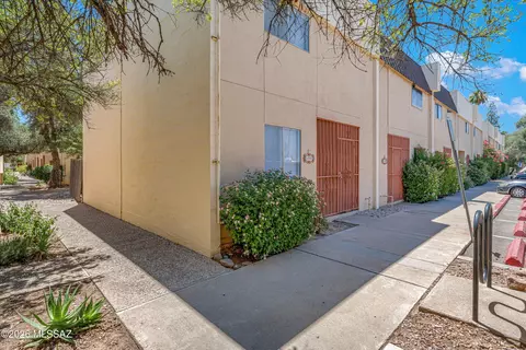 1337 E Fort Lowell Rd #23, Tucson, AZ 85719