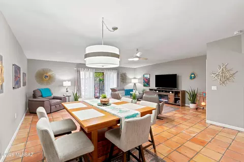 8564 N Candlewood Loop, Tucson, AZ 85704