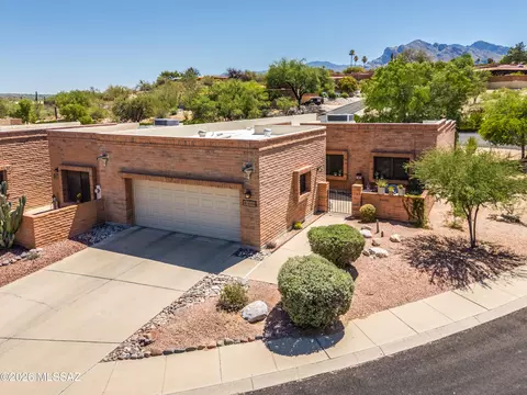 8564 N Candlewood Loop, Tucson, AZ 85704 photo 2
