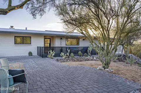 7957 N Village Ave, Tucson, AZ 85704