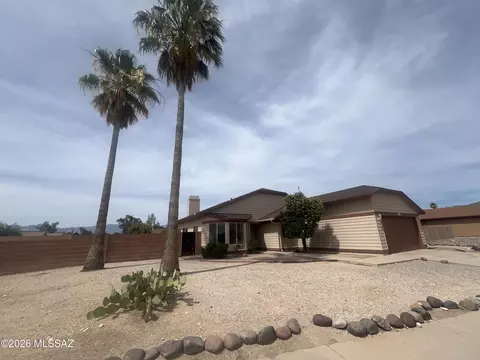 9949 Emily Dr, Tucson, AZ 85730