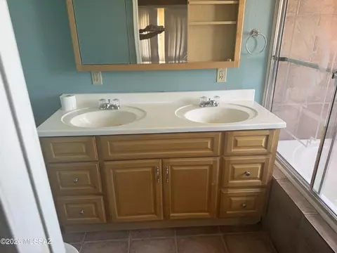 Bath - 3318 E Page Ranch Rd, Willcox, AZ 85643 photo 1 of 3