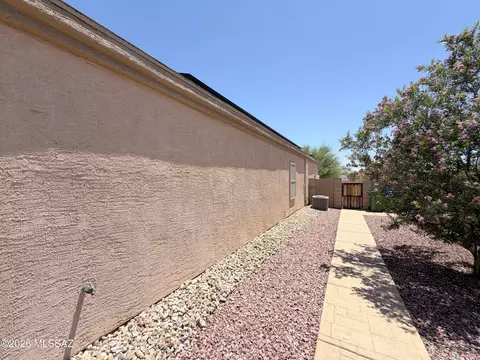 Exterior - 7112 S Victor Dr, Tucson, AZ 85757 photo 14 of 16