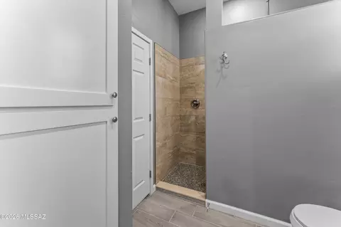 Bath - 236 E 23rd St, Tucson, AZ 85713 photo 1 of 1
