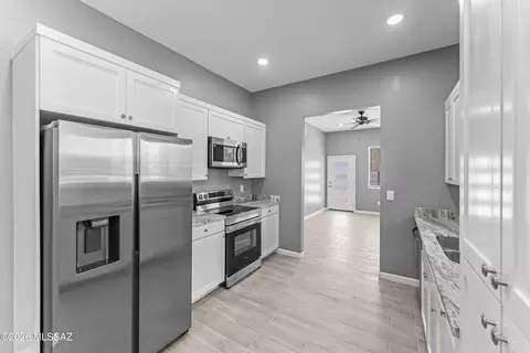 Entry Way - 236 E 23rd St, Tucson, AZ 85713 photo 2 of 2