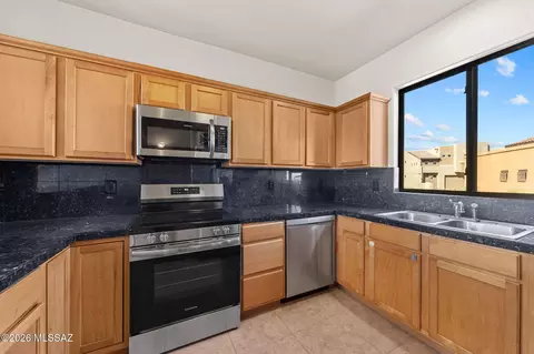 97 S Crown Plz, Vail, AZ 85641