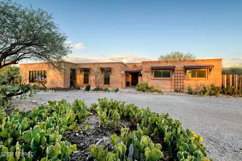 3520 N Melpomene Way, Tucson, AZ 85749