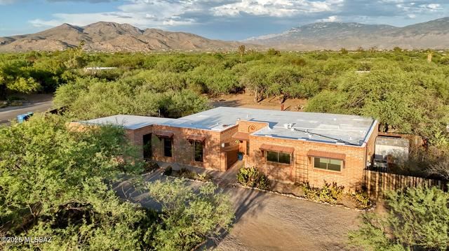 3520 N Melpomene Way, Tucson, AZ 85749