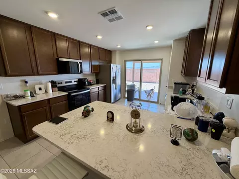 Kitchen - 11984 E Chamrod Dr, Vail, AZ 85641 photo 4 of 5