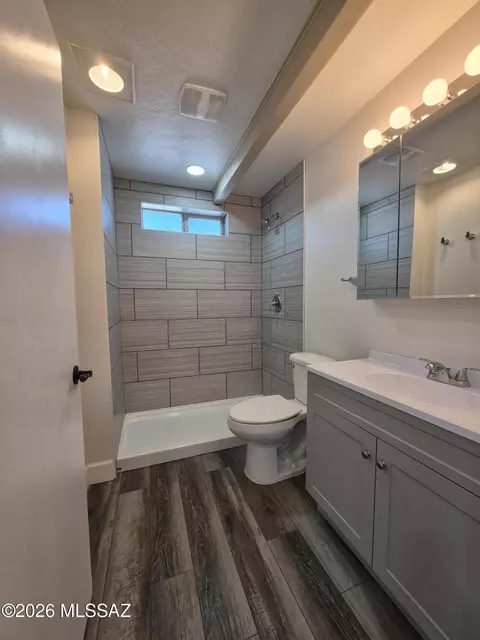 Bath - 193 E 6th St, Benson, AZ 85602 photo 1 of 3