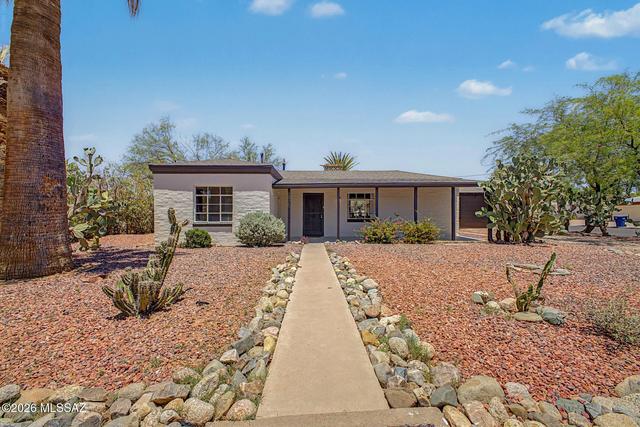 3975 E Louis Ln, Tucson, AZ 85712