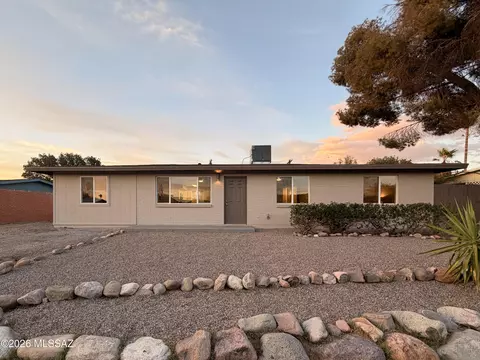 6815 E Mary Dr, Tucson, AZ 85730