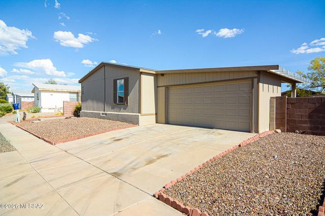 6120 E Thunder River Dr, Tucson, AZ 85756
