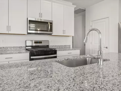 7322 S Gray Jay Dr, Tucson, AZ 85747