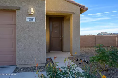 7801 S Walnutview Dr, Tucson, AZ 85757