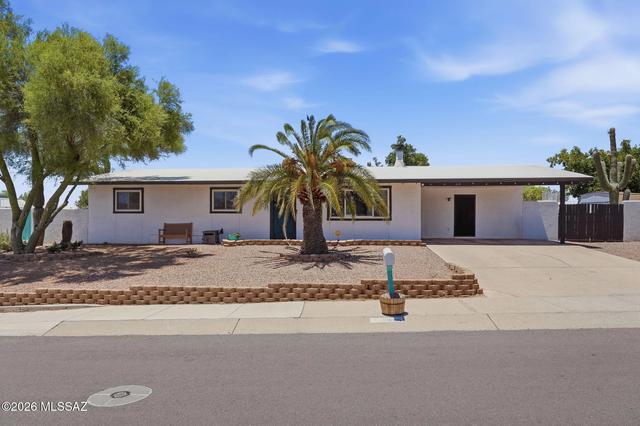7425 N North Aire Ave, Tucson, AZ 85741
