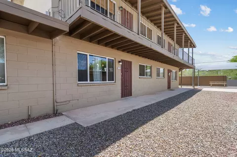 2841 N Columbus Blvd #33, Tucson, AZ 85712